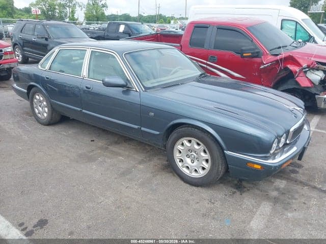2000 JAGUAR XJ8 1