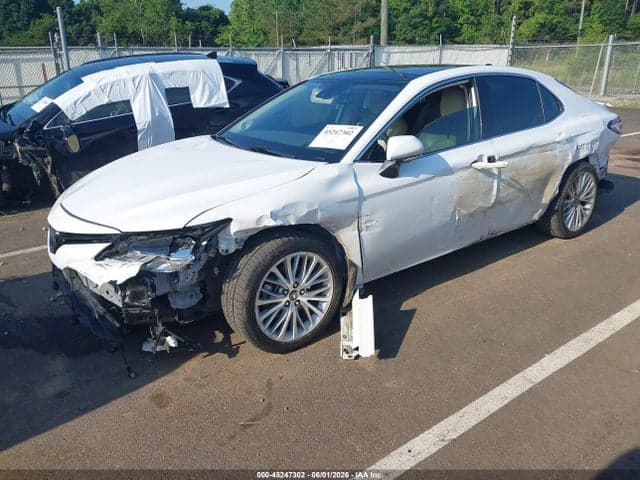 2020 TOYOTA CAMRY XLE 2