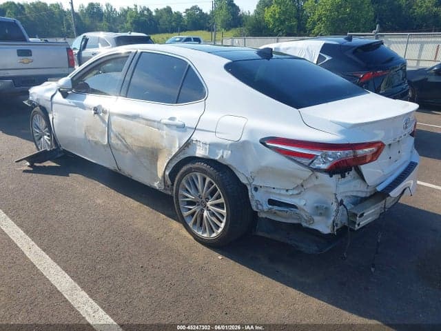 2020 TOYOTA CAMRY XLE 3