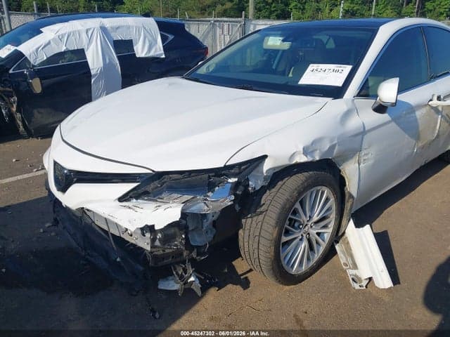 2020 TOYOTA CAMRY XLE 6