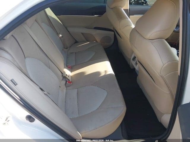 2020 TOYOTA CAMRY XLE 8