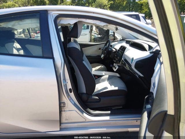 2017 TOYOTA PRIUS THREE 5