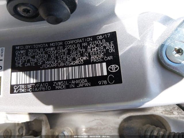 2017 TOYOTA PRIUS THREE 9