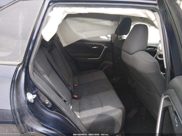 2020 TOYOTA RAV4 XLE 8