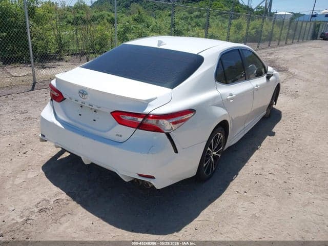 2020 TOYOTA CAMRY SE 4