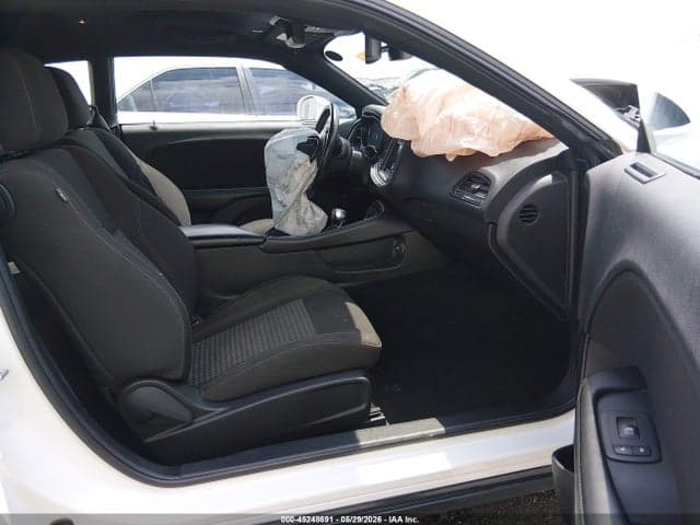 2022 DODGE CHALLENGER SXT 5