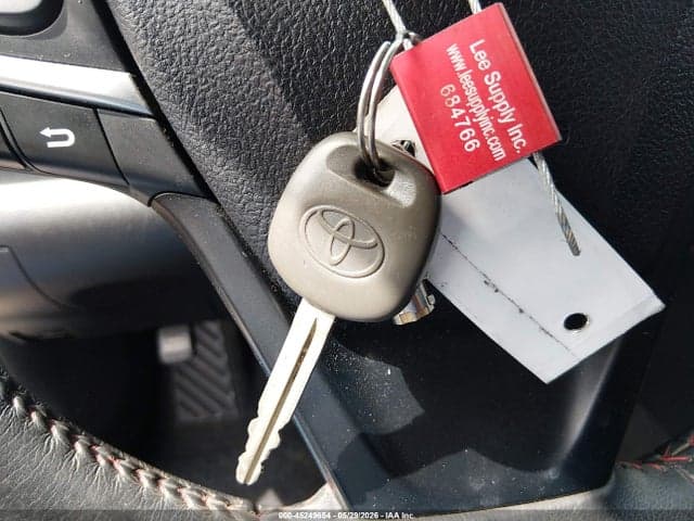 2017 TOYOTA CAMRY SE 11