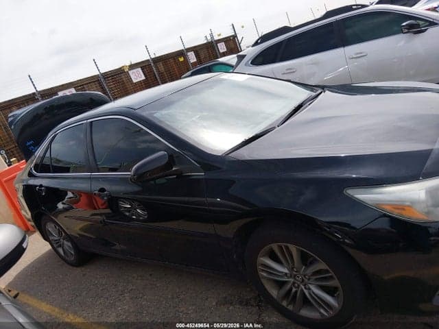 2017 TOYOTA CAMRY SE 14