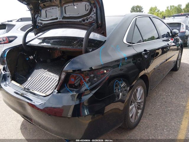 2017 TOYOTA CAMRY SE 4