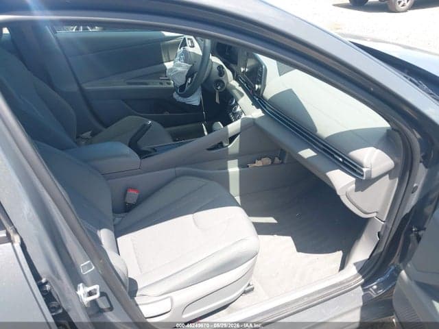 2025 HYUNDAI ELANTRA SE 5
