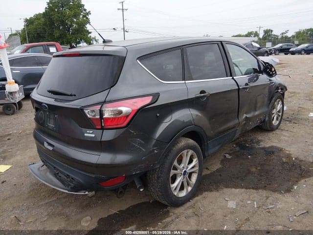 2017 FORD ESCAPE SE 4