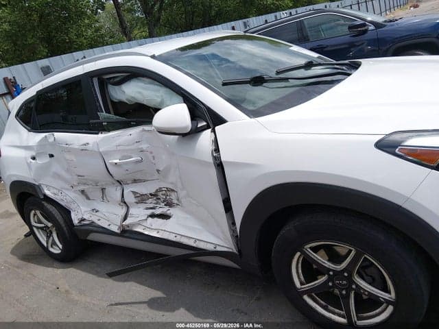 2017 HYUNDAI TUCSON SE PLUS 6