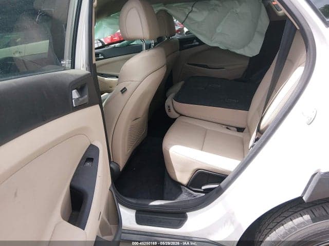 2017 HYUNDAI TUCSON SE PLUS 8