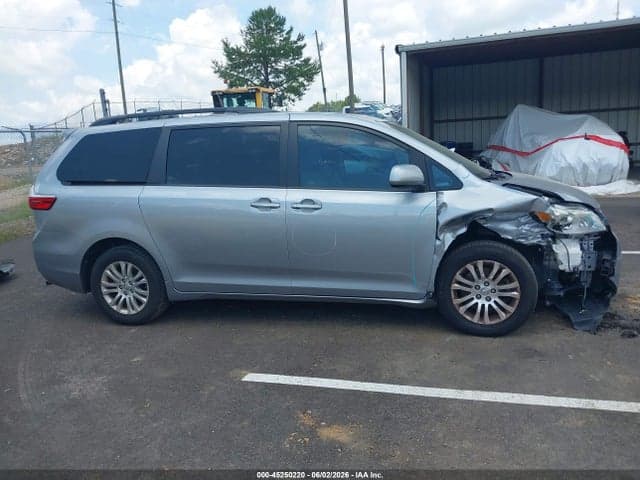 2017 TOYOTA SIENNA XLE 8 PASSENGER 14