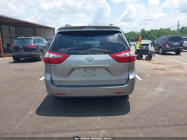 2017 TOYOTA SIENNA XLE 8 PASSENGER 17