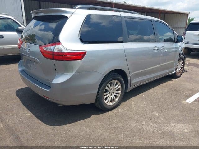 2017 TOYOTA SIENNA XLE 8 PASSENGER 4