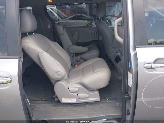 2017 TOYOTA SIENNA XLE 8 PASSENGER 8