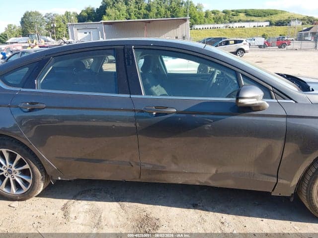 2017 FORD FUSION SE 13