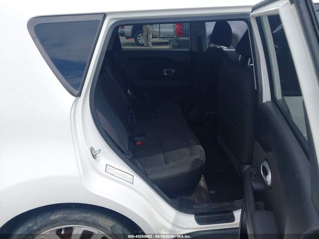 2019 KIA SOUL + 8