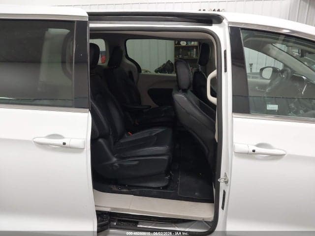 2024 CHRYSLER PACIFICA HYBRID SELECT 8