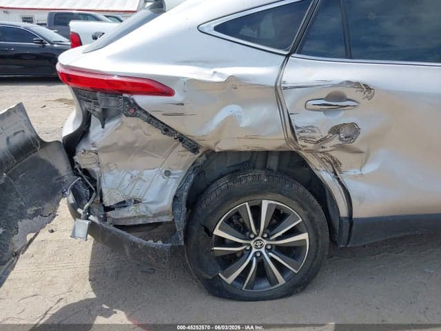 2024 TOYOTA VENZA LE 6
