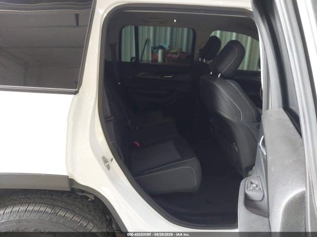 2023 JEEP GRAND CHEROKEE LAREDO 4X4 8