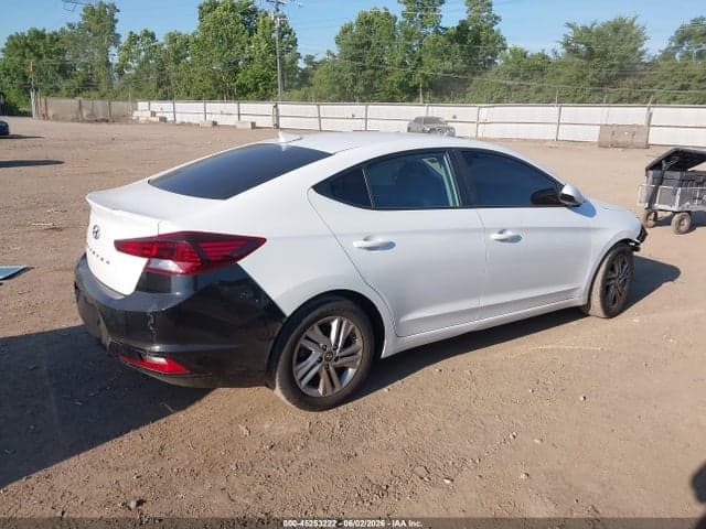 2020 HYUNDAI ELANTRA SEL 4