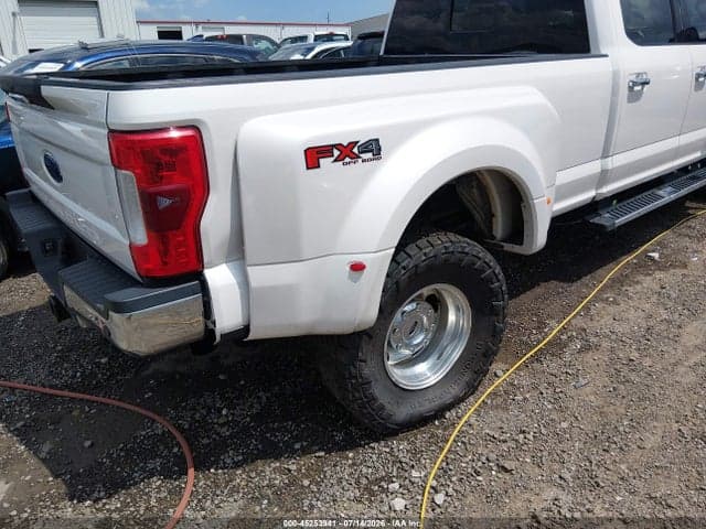 2017 FORD F-350 LARIAT 11