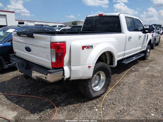2017 FORD F-350 LARIAT 4