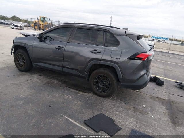 2021 TOYOTA RAV4 XLE 3