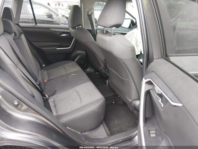 2021 TOYOTA RAV4 XLE 8