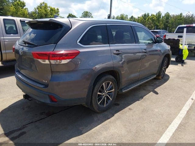 2017 TOYOTA HIGHLANDER XLE 4