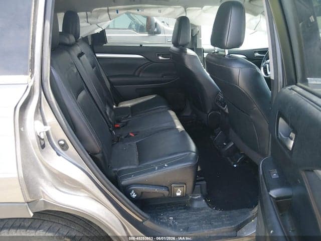 2017 TOYOTA HIGHLANDER XLE 8