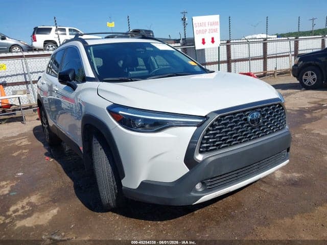 2025 TOYOTA COROLLA CROSS XLE 1