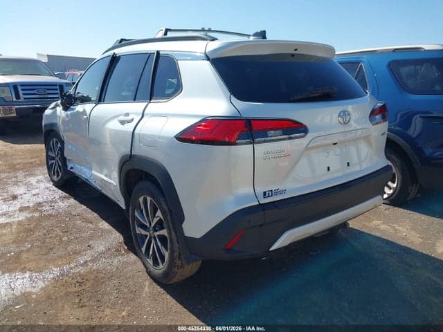 2025 TOYOTA COROLLA CROSS XLE 3