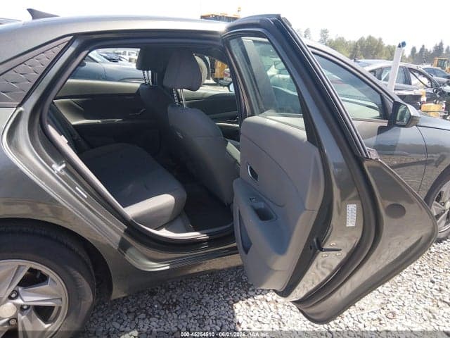 2024 HYUNDAI ELANTRA SE 8