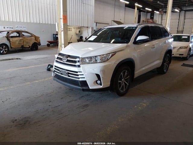 2018 TOYOTA HIGHLANDER XLE 2
