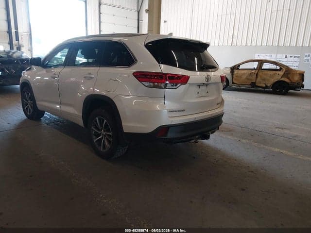 2018 TOYOTA HIGHLANDER XLE 3