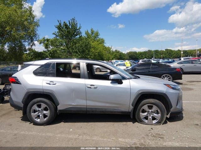 2022 TOYOTA RAV4 XLE 13