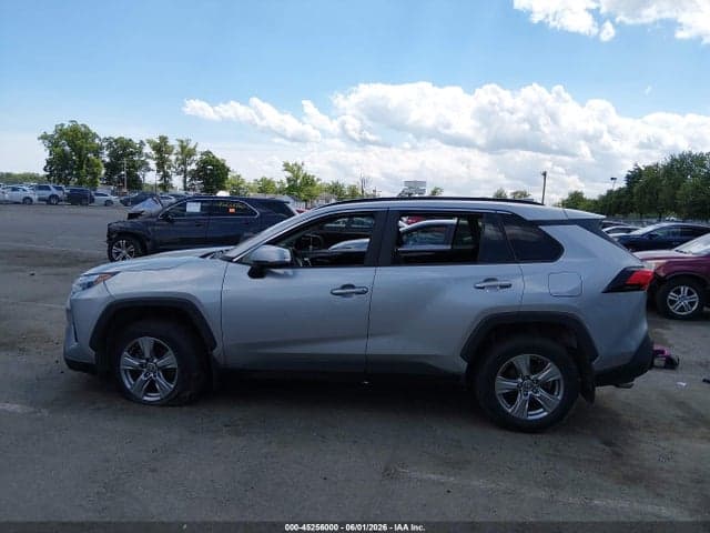 2022 TOYOTA RAV4 XLE 14