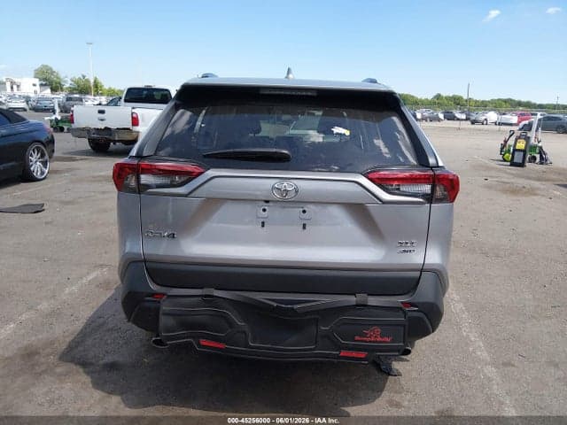 2022 TOYOTA RAV4 XLE 16