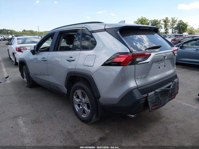 2022 TOYOTA RAV4 XLE 3