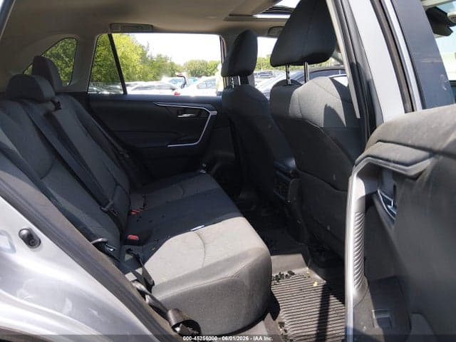 2022 TOYOTA RAV4 XLE 8
