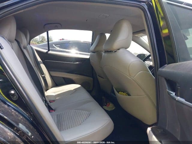 2022 TOYOTA CAMRY SE HYBRID 8