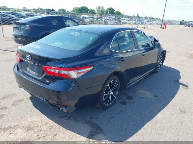 2018 TOYOTA CAMRY SE 4