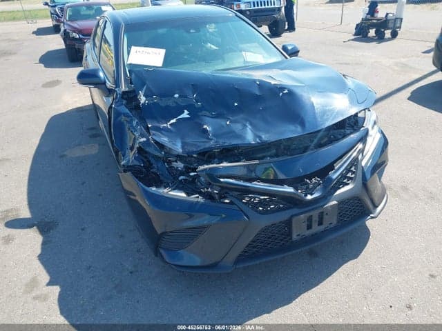 2018 TOYOTA CAMRY SE 6