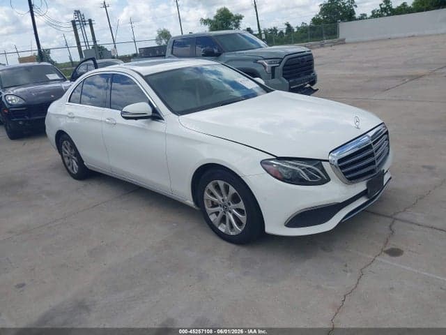 2019 MERCEDES-BENZ E 300 1