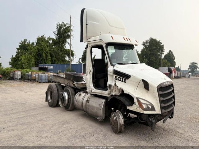 2020 FREIGHTLINER NEW CASCADIA 126 - 1