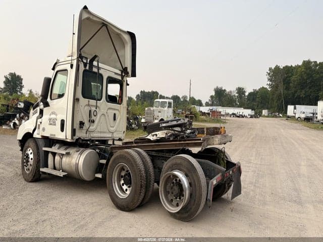 2020 FREIGHTLINER NEW CASCADIA 126 3
