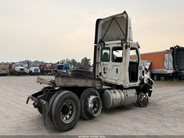 2020 FREIGHTLINER NEW CASCADIA 126 4